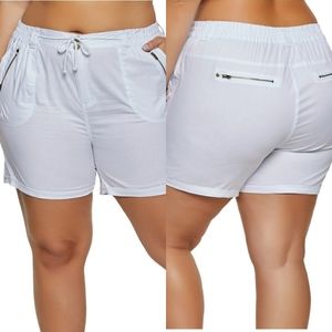 NEW White Plus Size Shorts Size 1X
